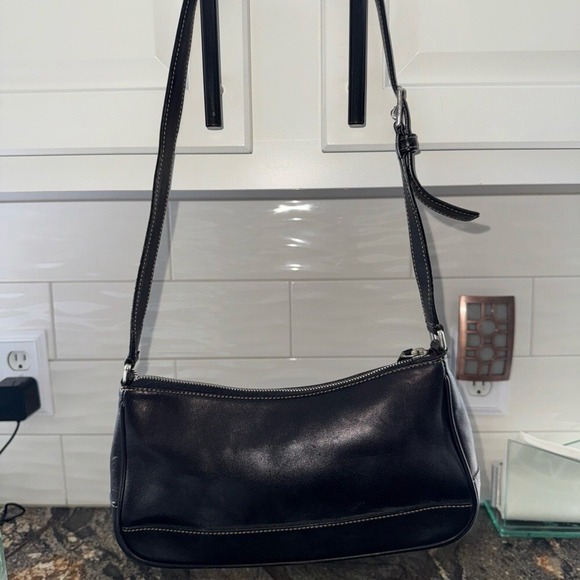 Coach Handbags - Coach 7587 vintage Elegant Black Leather Shoulder Bag